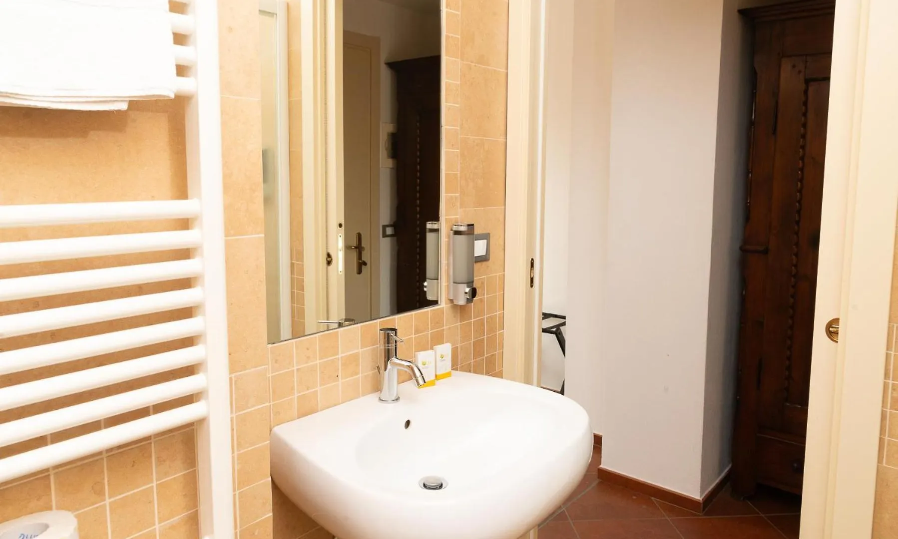 La Rocca Relais Bed & Breakfast Serravalle Pistoiese 0*,